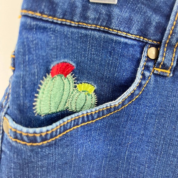 Statement Applique Embroidered Cactus Flower Dessert Fringe Denim Shorts 27 - Picture 3 of 6